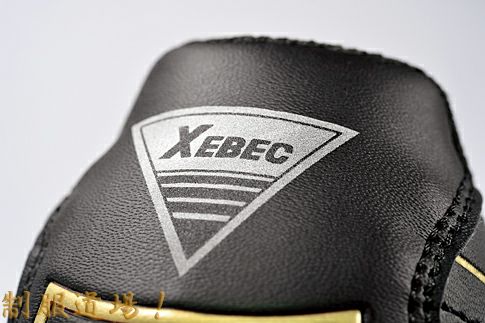 ロゴマークは反射材