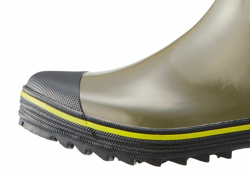 カーキのつま先部分のアップ写真