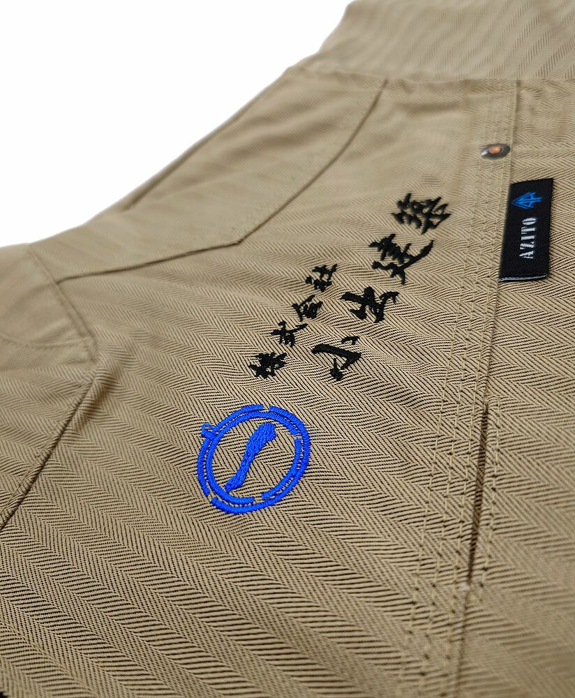 さらに小出建築様の作業服に名入れしたロゴ刺繍部分の拡大アップ写真