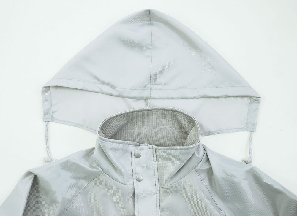 襟内に収納できるフード