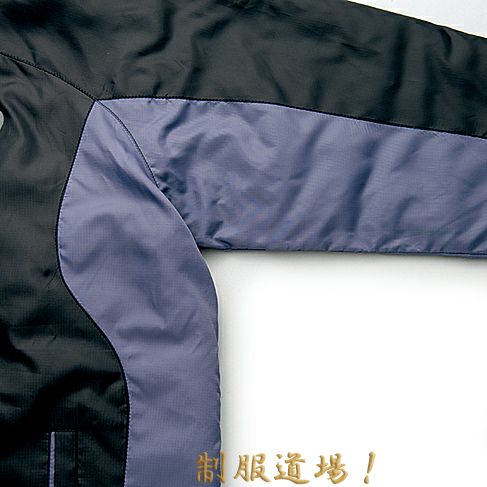 動かしやすい脇のカッティング部分