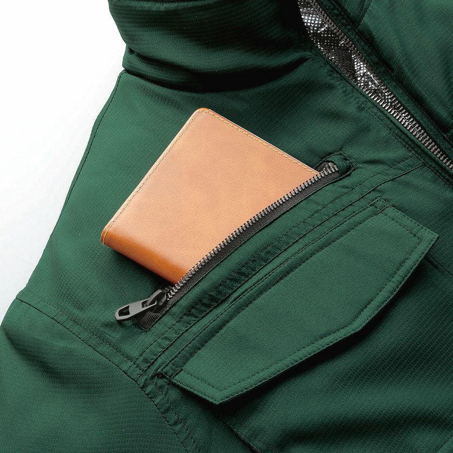 右胸ポケットです！