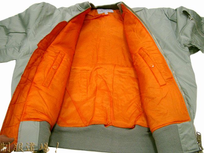 インナーも撮影しました！<br>●ちなみにこのグレーは生産中止になりました。