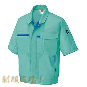 エメラルドグリーン