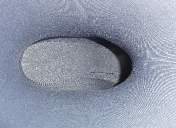 中敷きは付属されておりませんが、なしの状態でもそのまま安心してご使用いただける クッション性を備えている商品です。