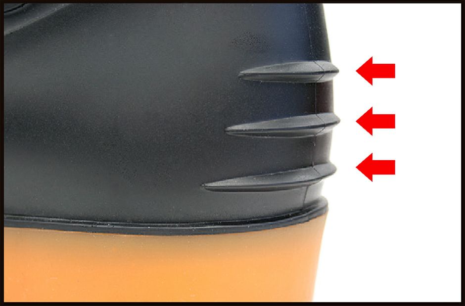 逆の足で踏みながら脱ぐと脱げやすいです。