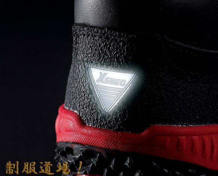 こんな感じでカカト部分に反射材付き