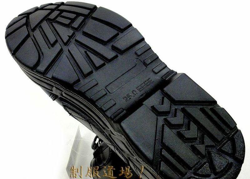 耐油性のソールです。（耐油性とは油で劣化しにくいという意味です。滑らないという意味ではありませんのでご注意ください。）
