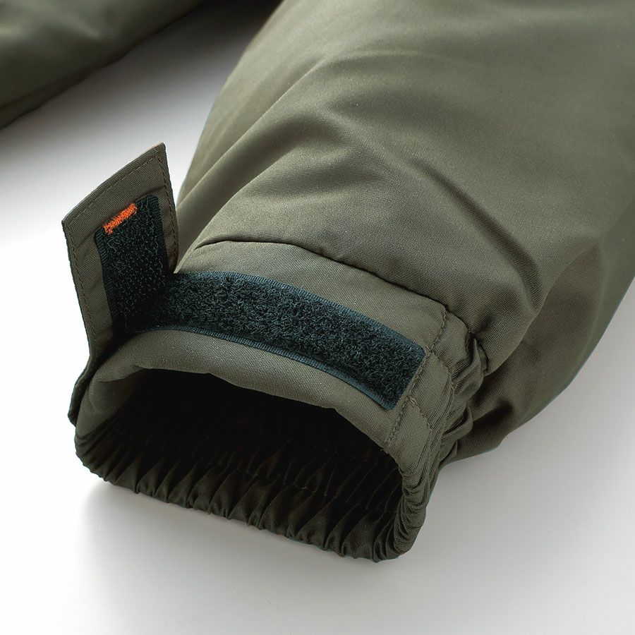 袖部分マジック式で調整可能！