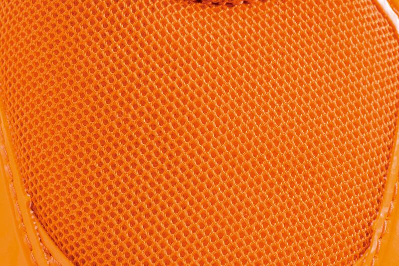 つま先のアップ