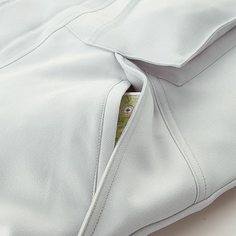 脇ポケットは物が落ちにくい逆玉