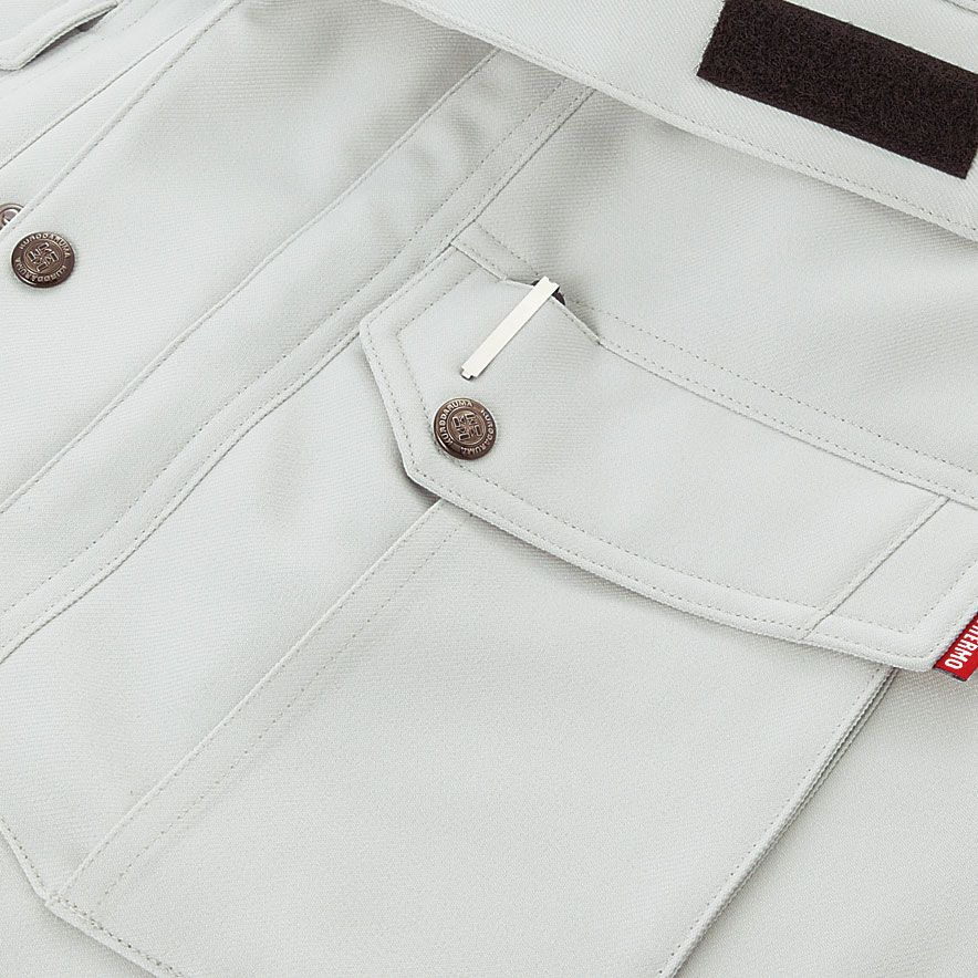 左胸のペン差しポケット