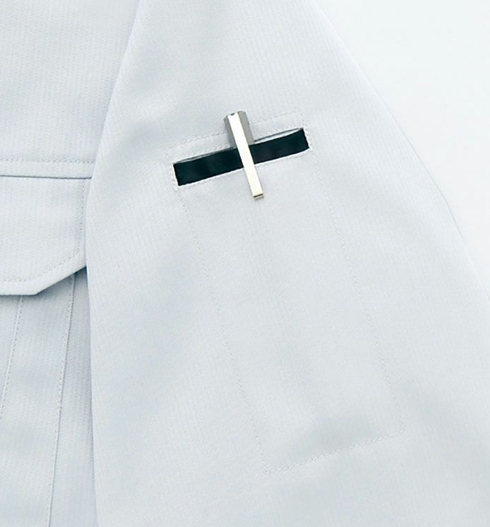 【袖ペン差し】<br>袖の取りやすい位置にペン差しを装備。