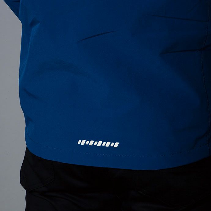 背中裾部：反射プリント