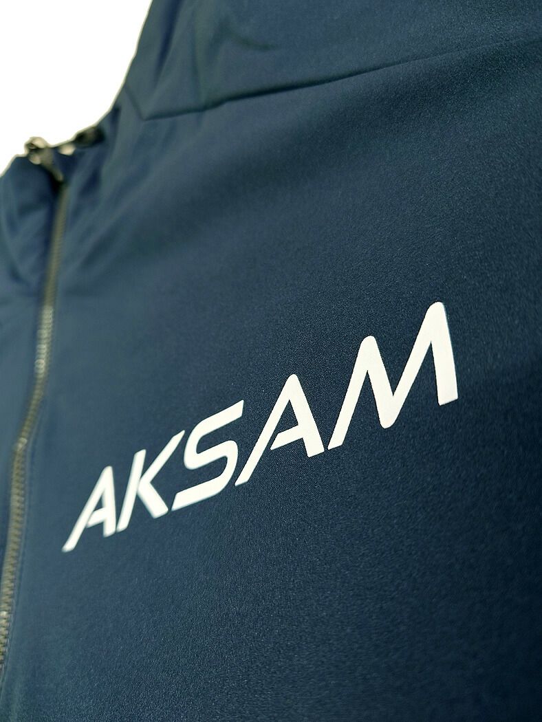 左胸へのオリジナルプリント部分のアップ写真