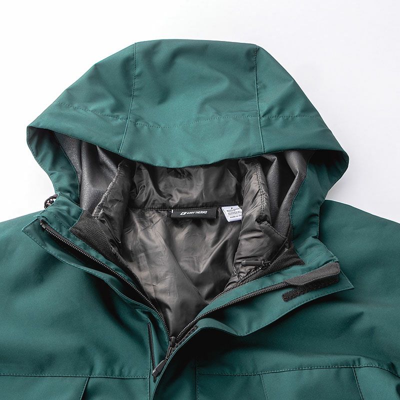 ヘルメットの上から被れる大型フード