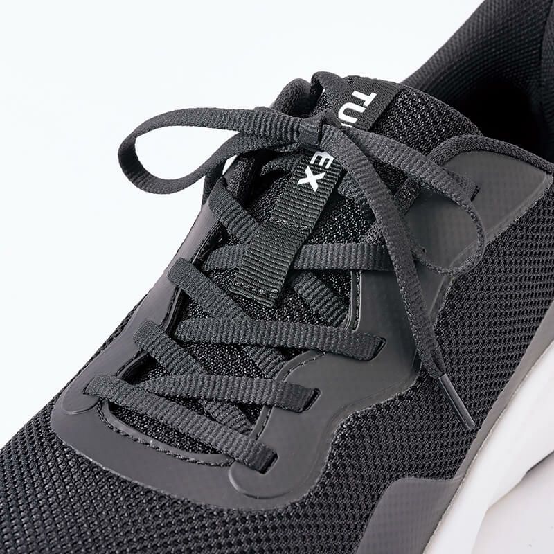 メッシュ素材の適度な通気性と快適なフィット感のアッパー