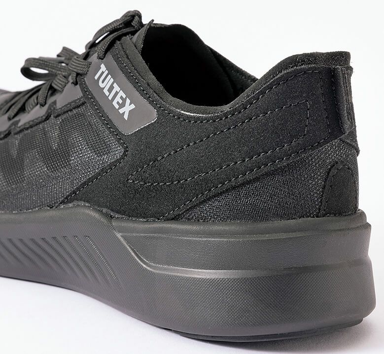 通常よりもクッション性の高い弾性EVAを採用