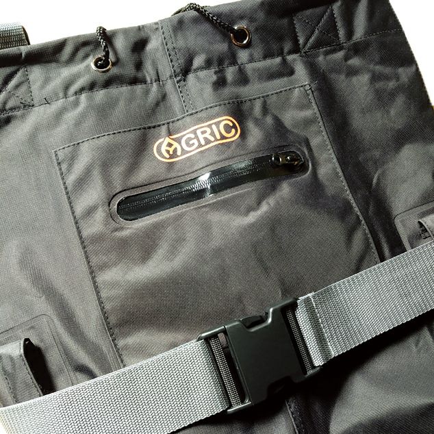 耐水ジッパーのバストポケット