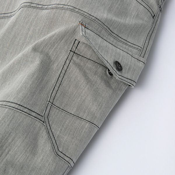 左足ポケット（雨蓋ドットボタン付）