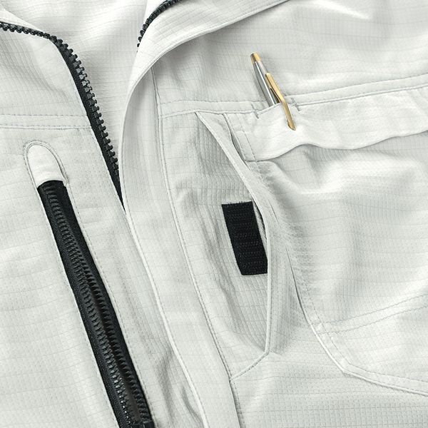 左胸ペン差し＆Wポケット（マジックテープ付き）