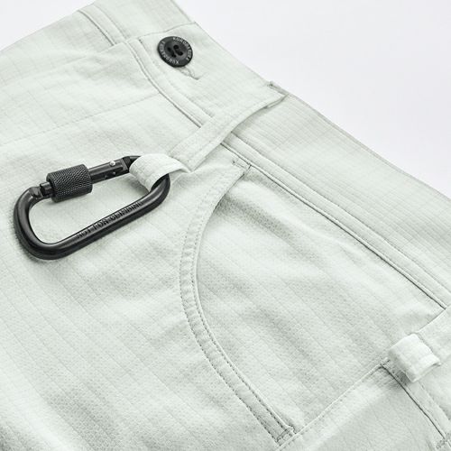 左ベルトループ部分・カラビナループ付き（2か所）<br>カラビナは付属しておりません。