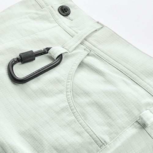 左ベルトループ部分・カラビナループ付き（2か所）<br>カラビナは付属しておりません。