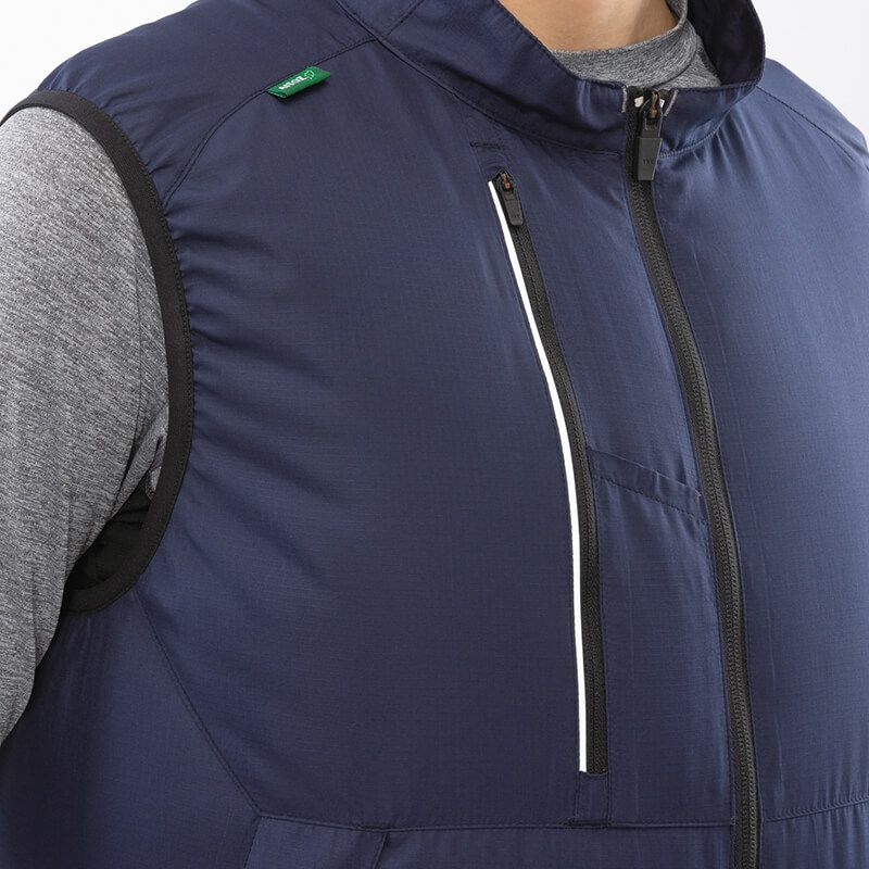 前面に反射材付き