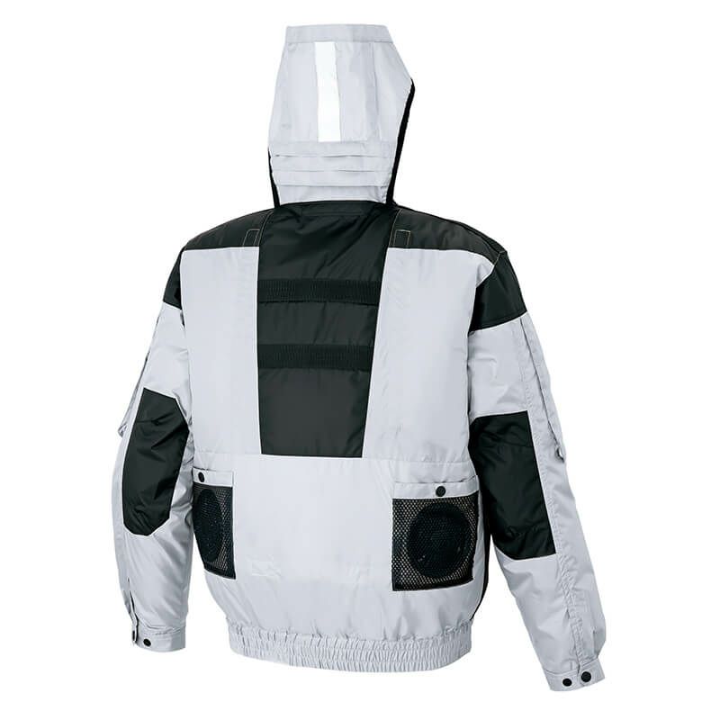 フードを上げた状態のバックスタイル