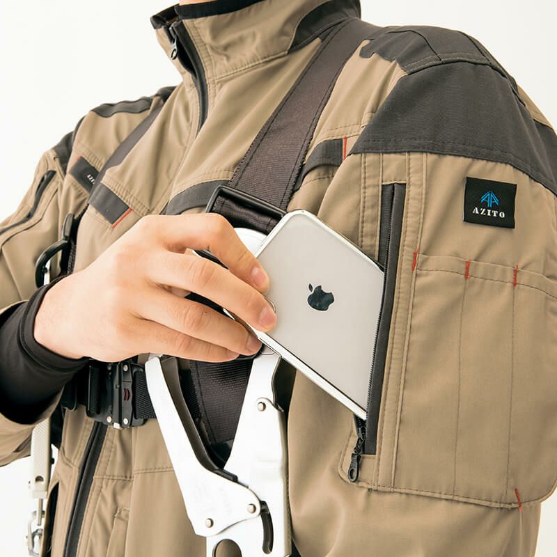 左袖ポケットも大型