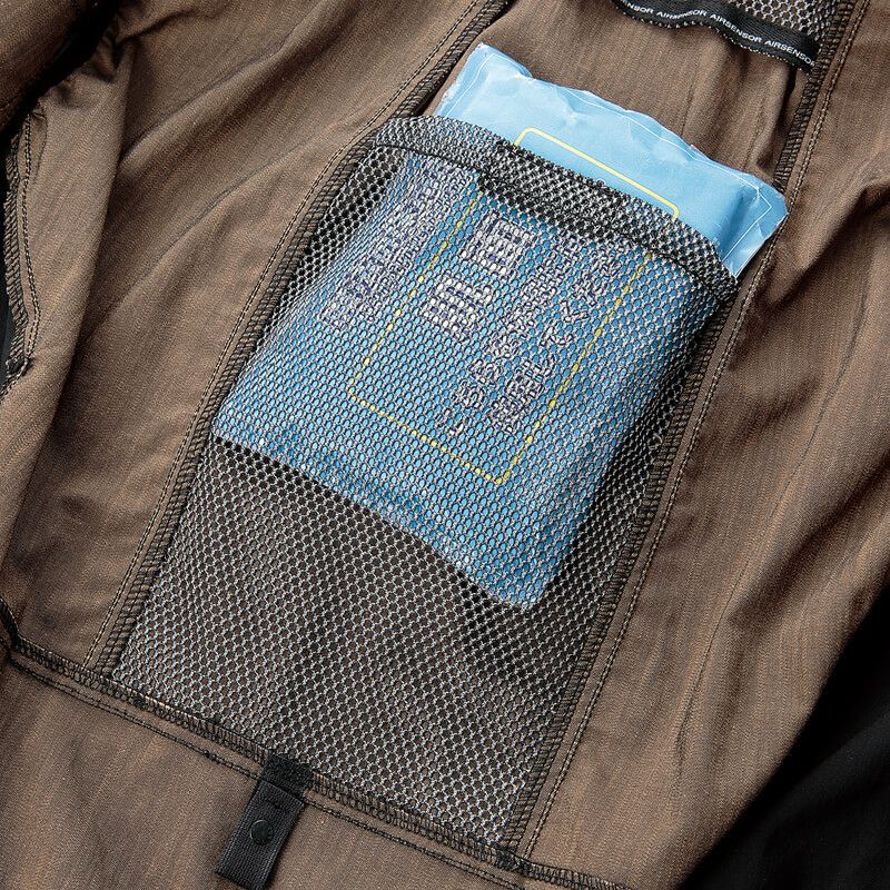 背中の大きい保冷剤ポケット付き