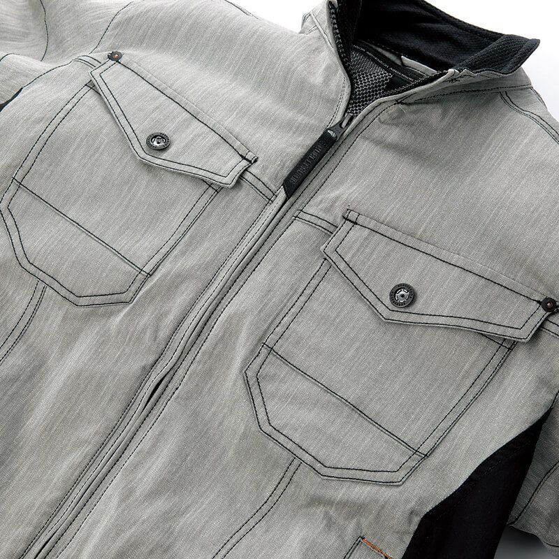 左右の胸にドットボタン付きポケット