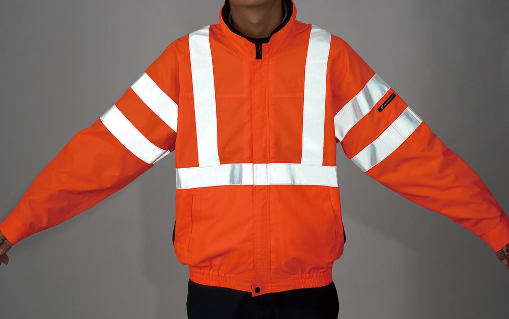 前面の反射テープ