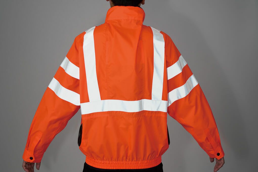 背中の反射テープ