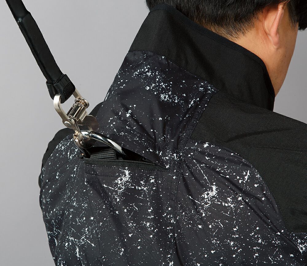 背中のランヤード取り付けも可能