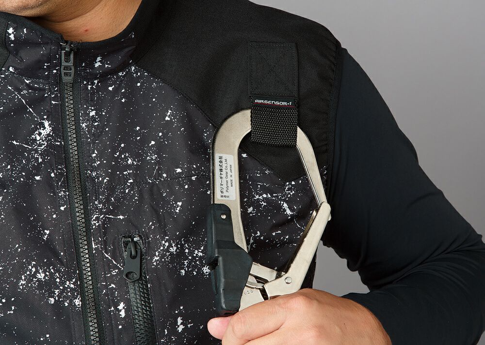 左肩にもランヤード取り付けOK