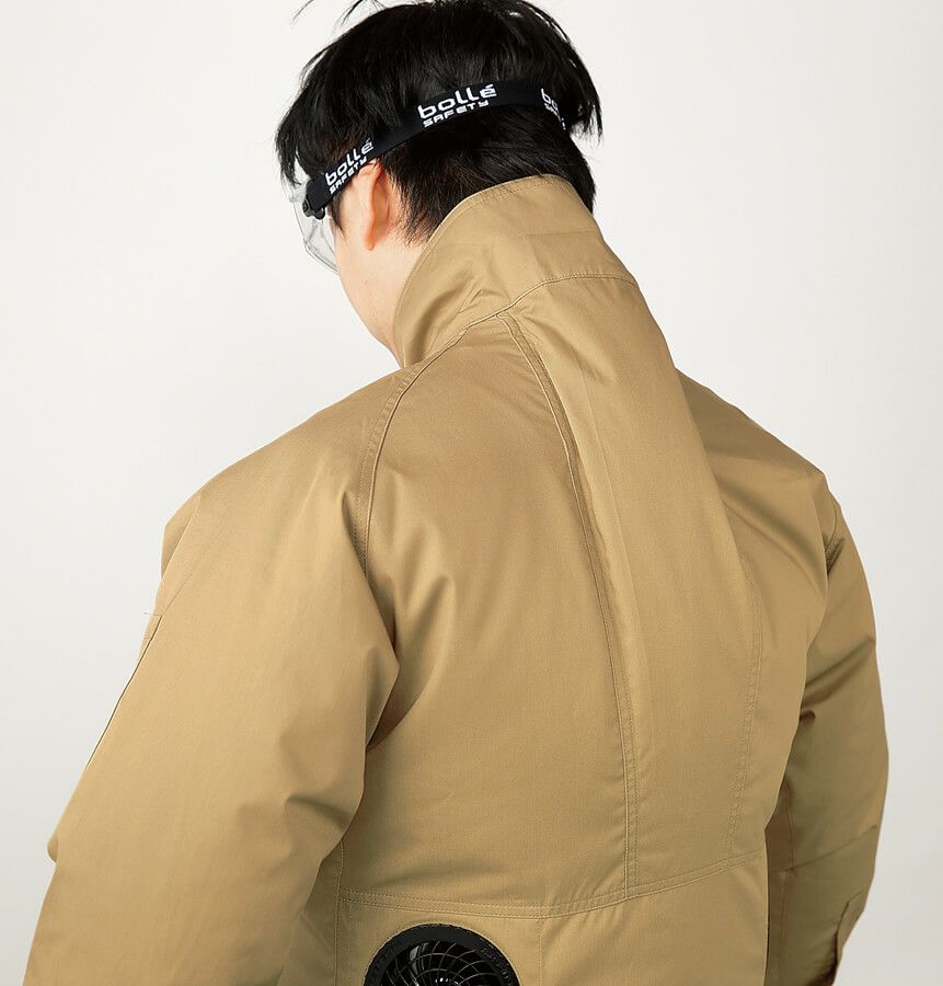 首後ろに風通りが良い空間があるので涼しさアップ！