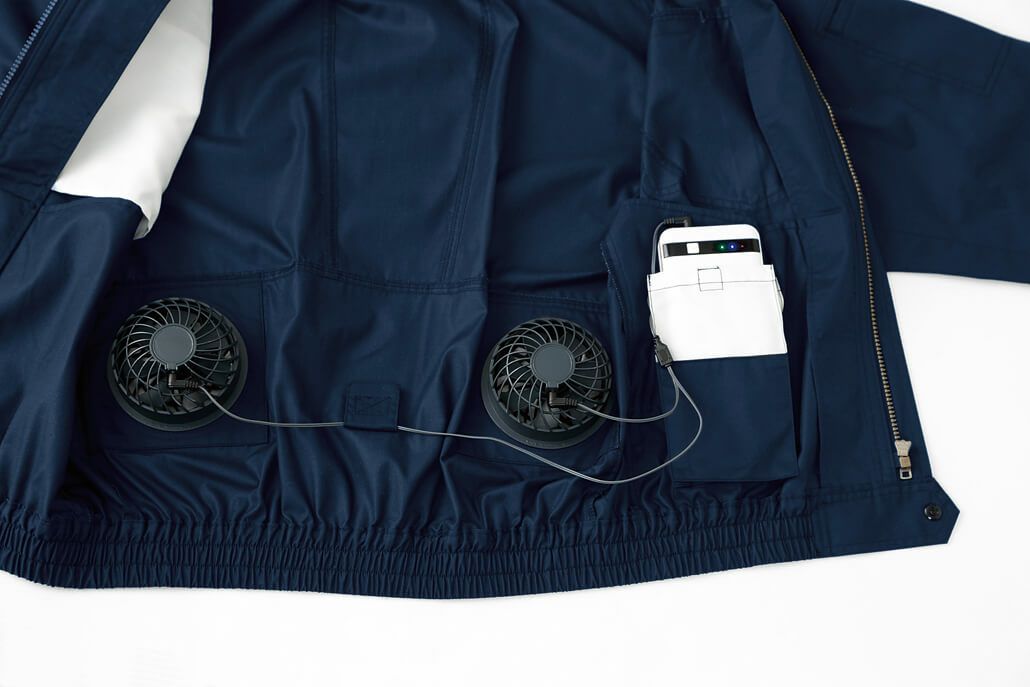 中にファンとバッテリーを装着した写真