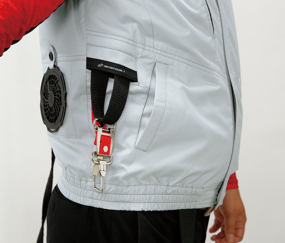 右脇には草刈り機用ベルト取り出し口があります