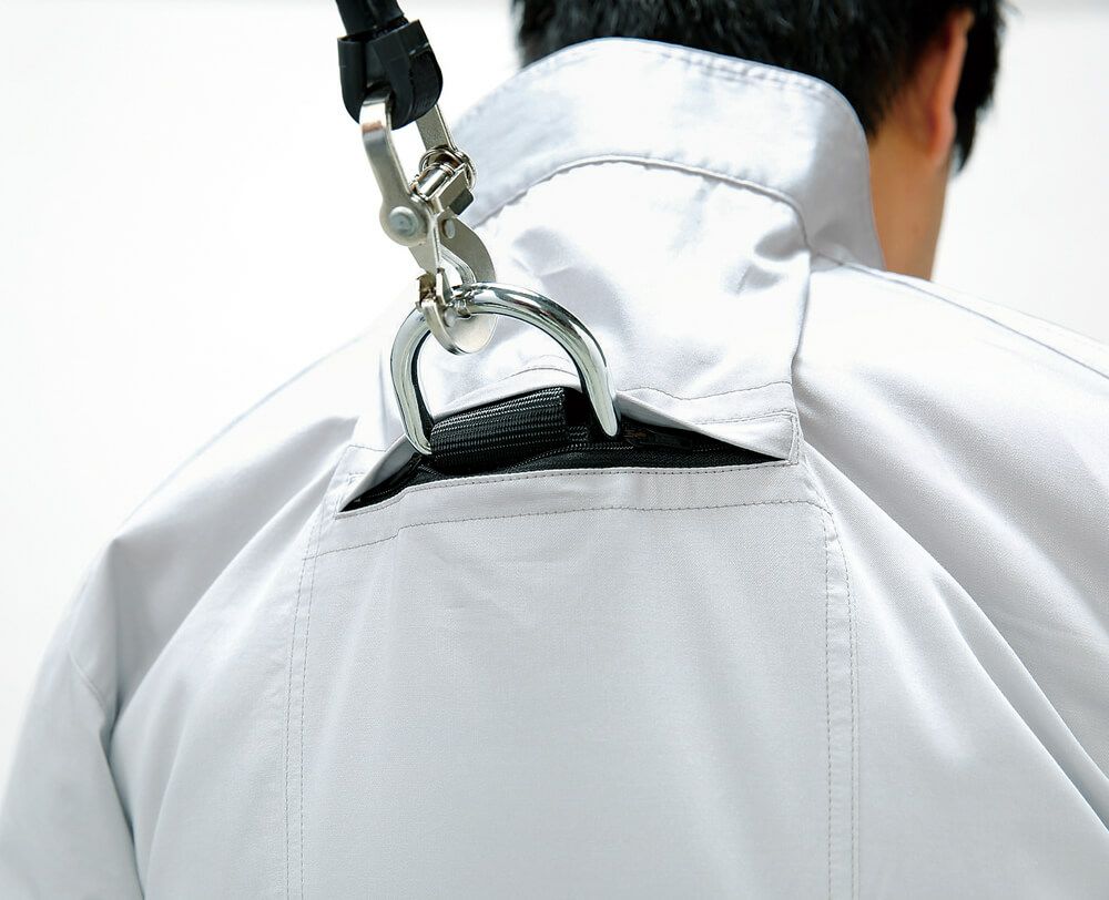 背中のランヤード取付け口