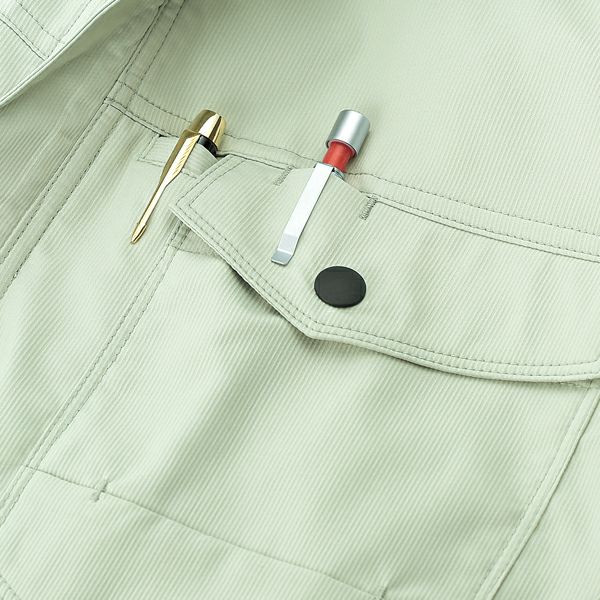 ペン差しは左胸2か所に用意