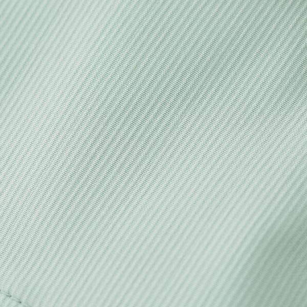 【ドビーストライプ】<br>ドビークロスの地模様の連続によって表現されるストライプ柄、適度な張りがあり、シワになりにくい。