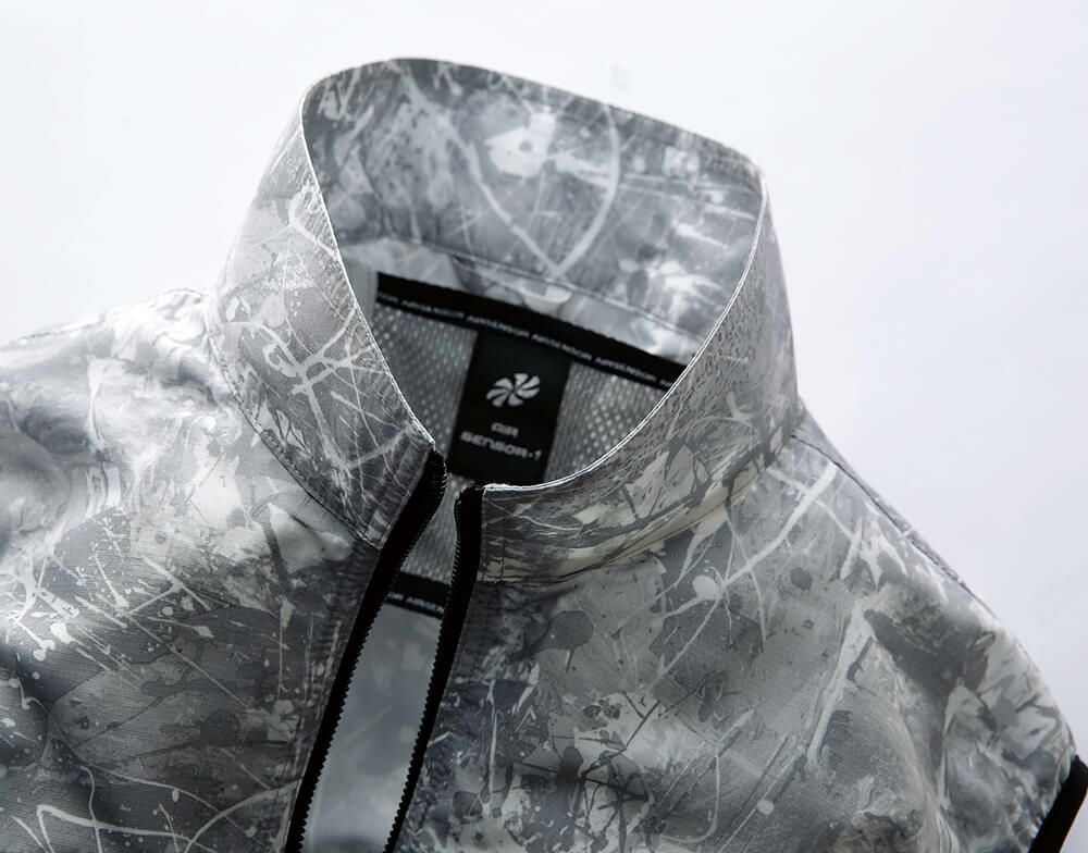 首後ろのインナーは風の通りを良くするメッシュ生地