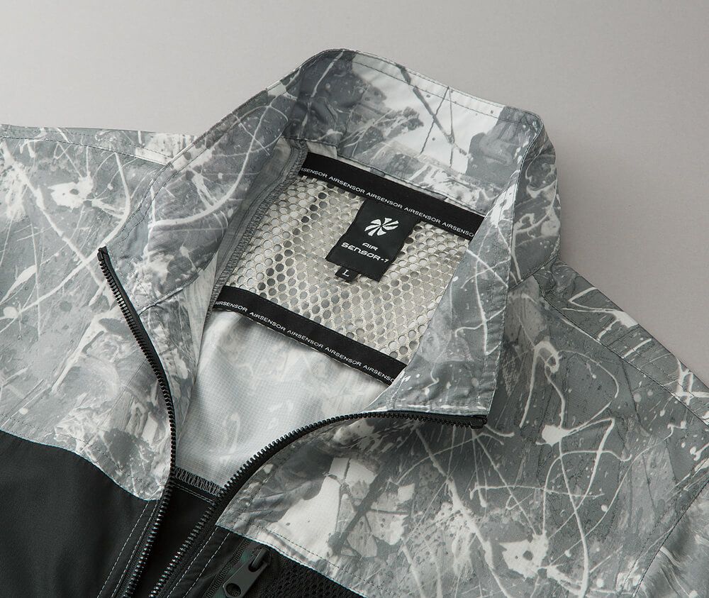 えり元は空気が通り抜けやすいメッシュ生地