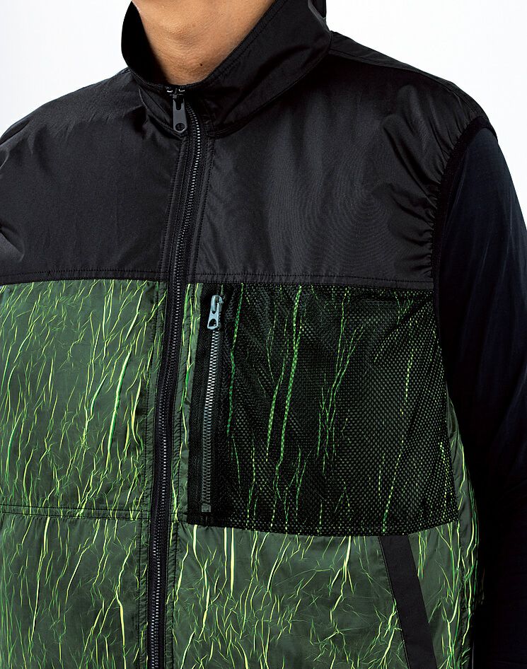 左胸ファスナー付きポケット