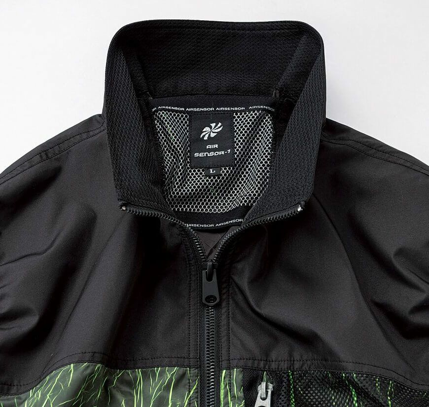 えり元は通気性の良いメッシュ生地