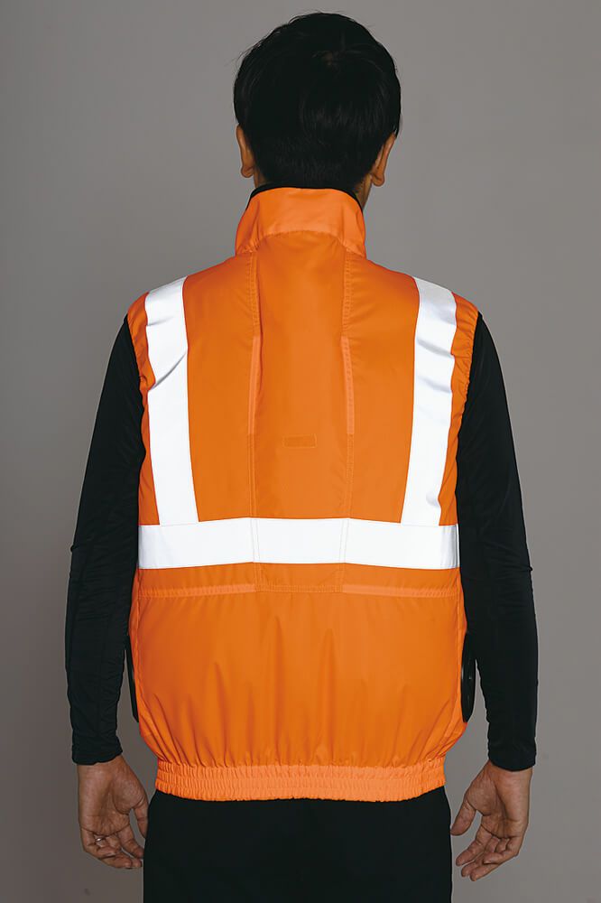 背中の反射テープ