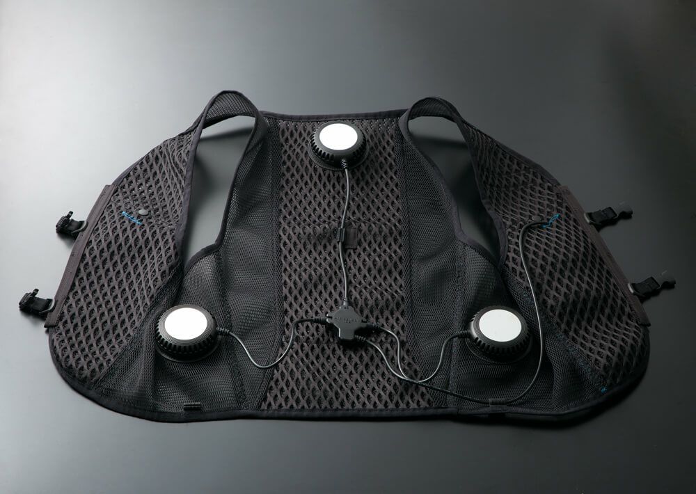 冷却ペルチェ式クーラーを取り付けた写真