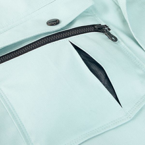 右胸Wポケット<br>左右胸ポケットメッシュプリーツ