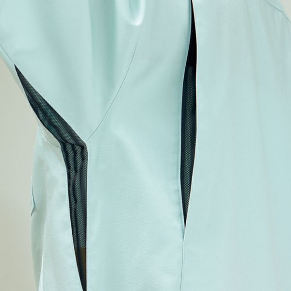 背ノーフォークメッシュ＆脇メッシュの採用で衣服内のムレを軽減します。